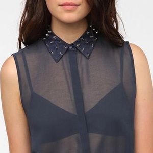 NWT Studded collar mesh sleeveless shirt 👕 😍